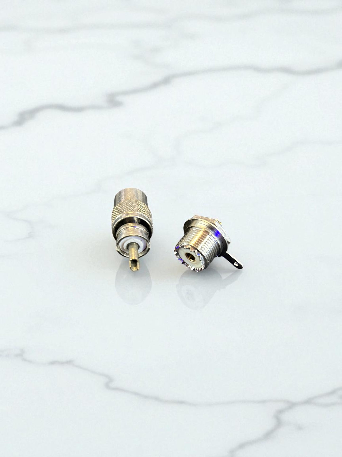 Conector emisora macho-hembra
