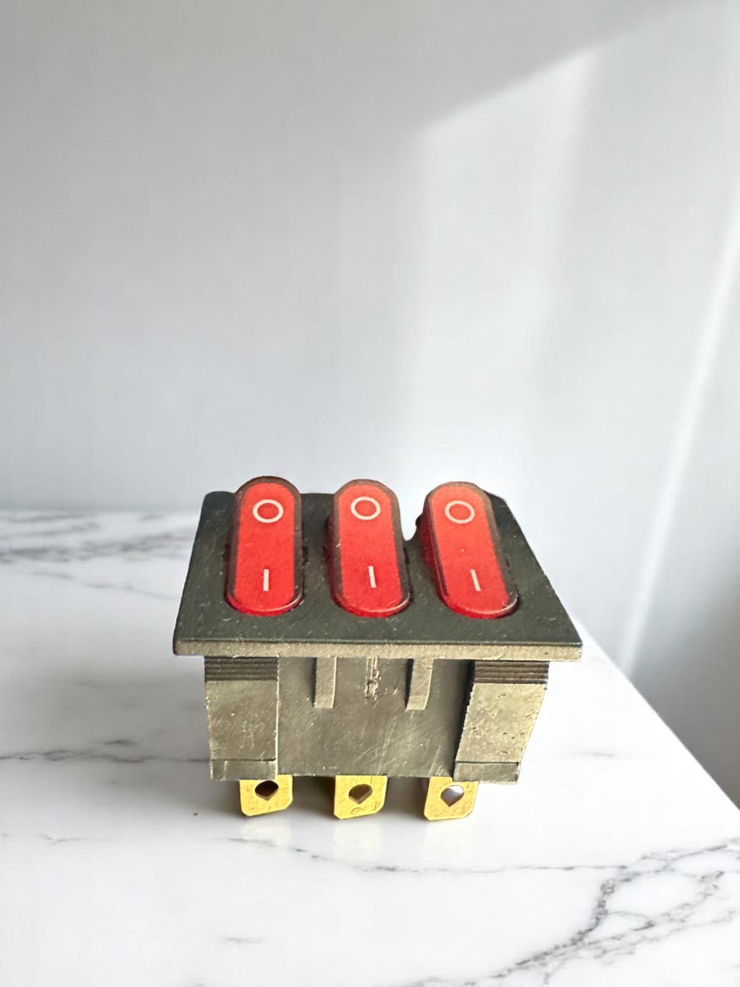 Interruptor unipolar triple ROJO luminoso