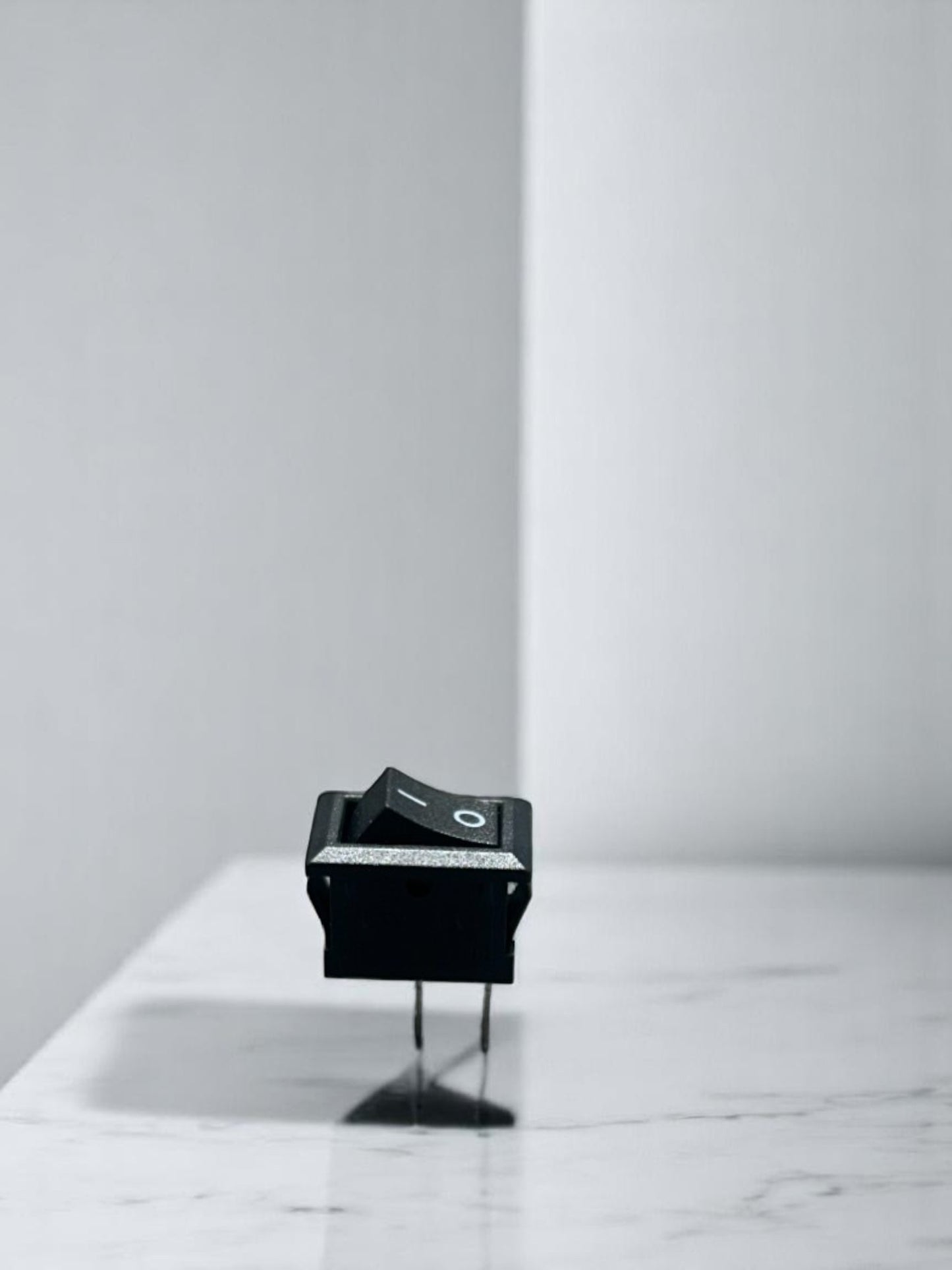 Interruptor unipolar NEGRO MINI