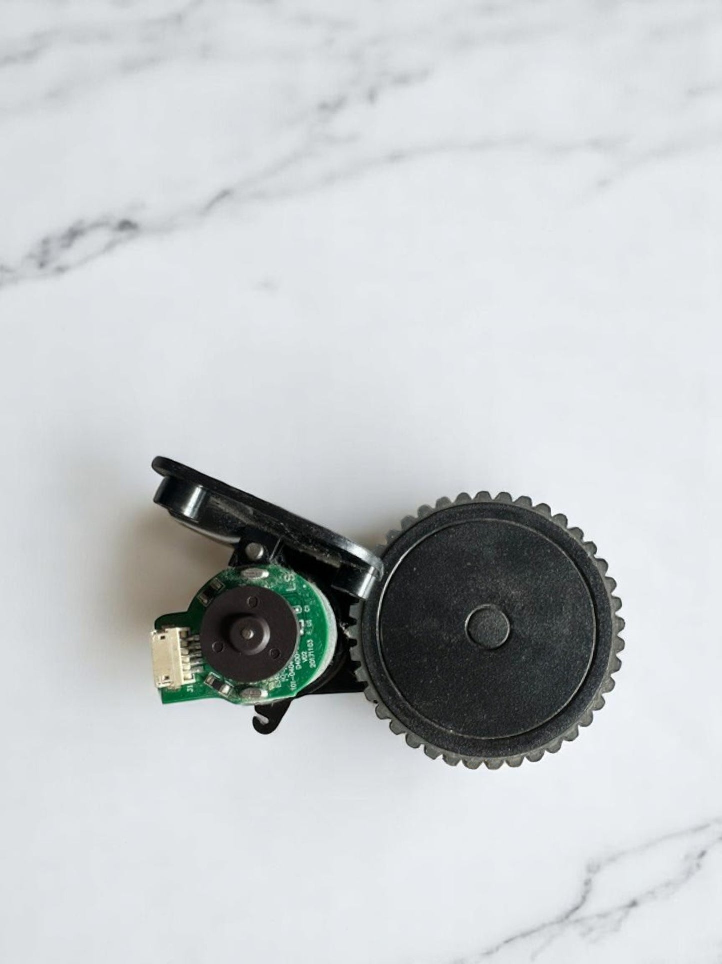 Motor rueda izquierda Cecotec Conga 1090