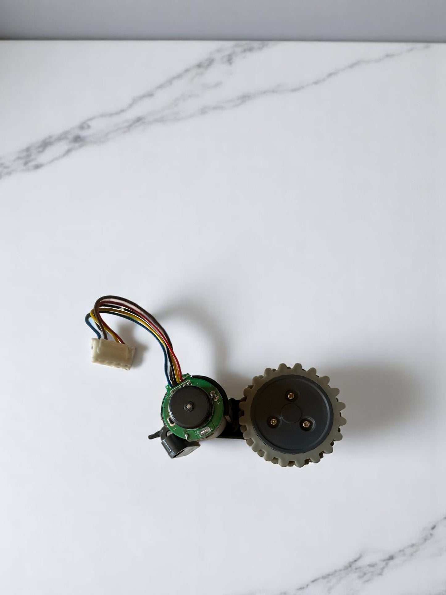 Motor rueda izquierda Cecotec Conga Slim