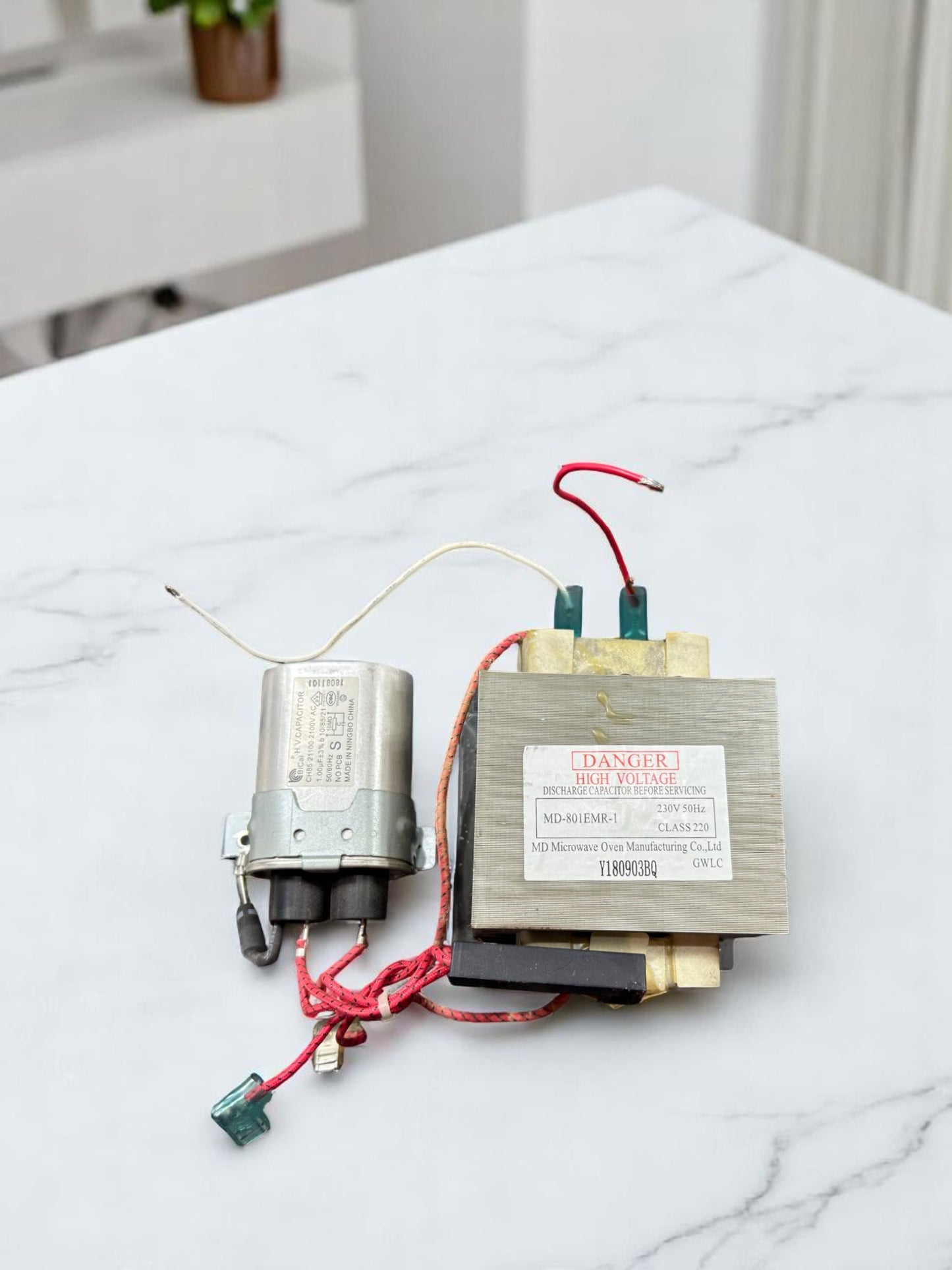 Transformador + condensador, diodo y fusible. Teka MW21IVSINOX