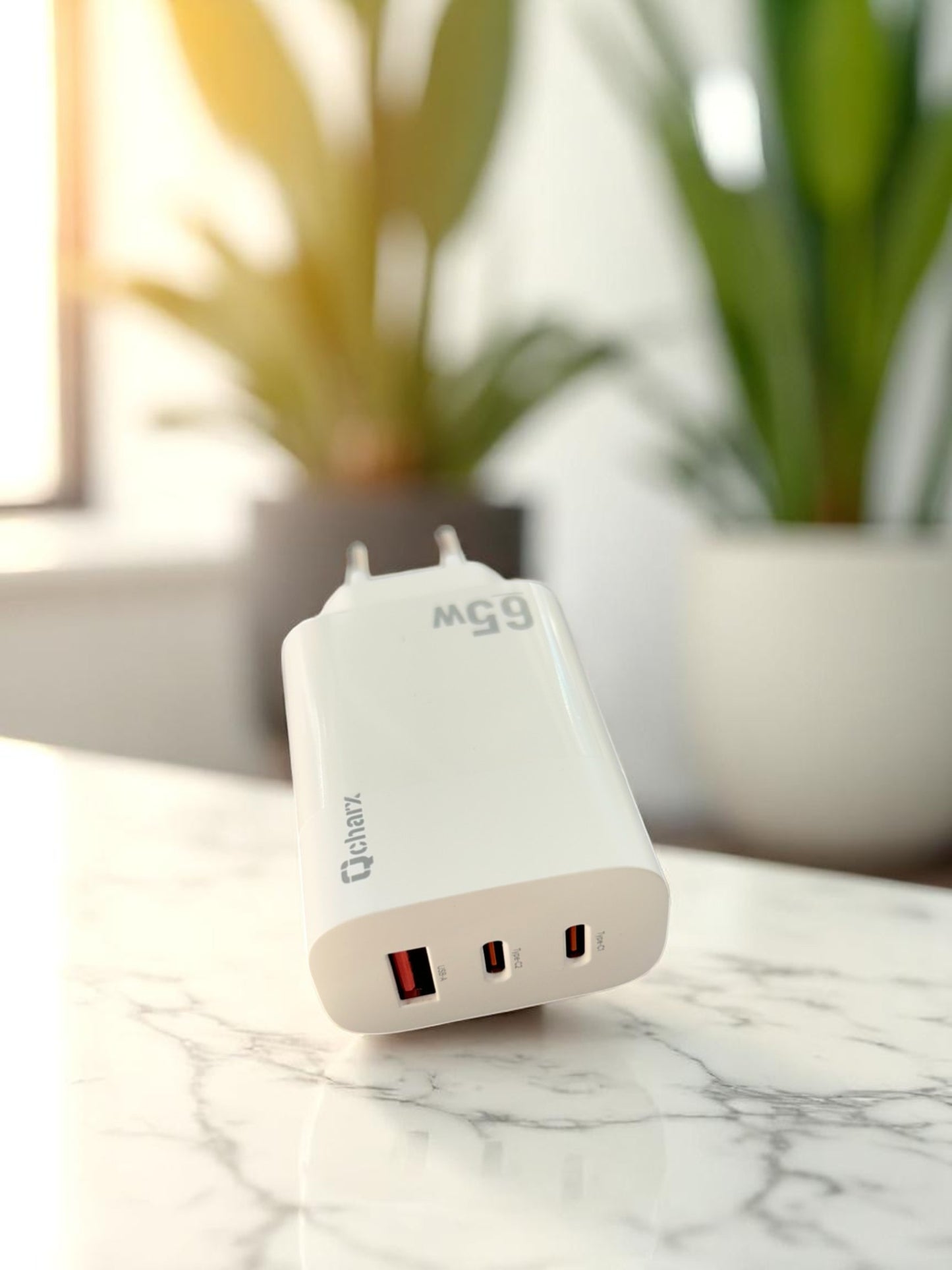Alimentador triple 1, USB y 2 USB tipo C 65W (Carga rápida)
