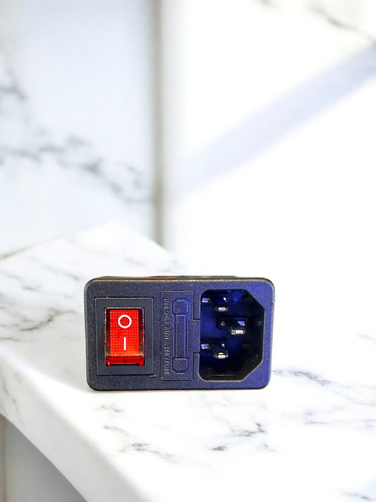 Base pequeña IEC con interruptor para empotrar