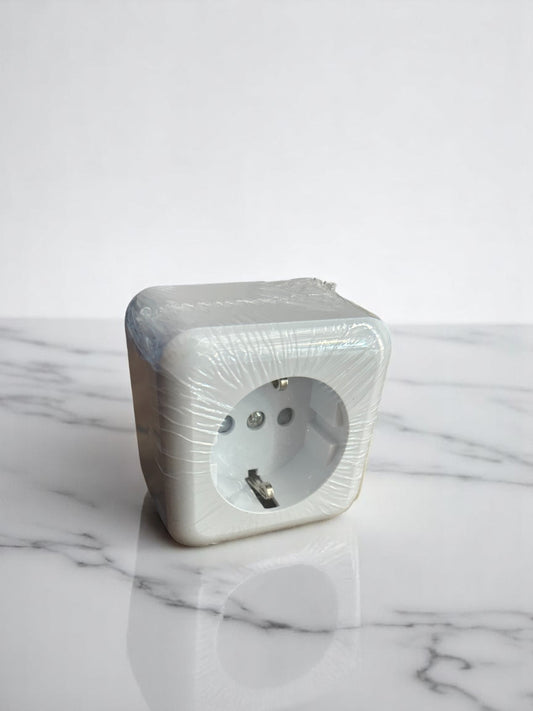Base schuko superficie de pared con tierra