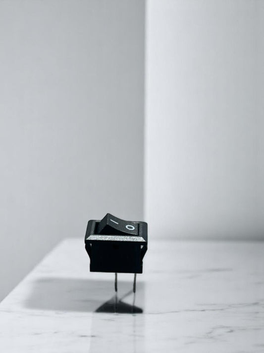 Interruptor unipolar NEGRO MINI