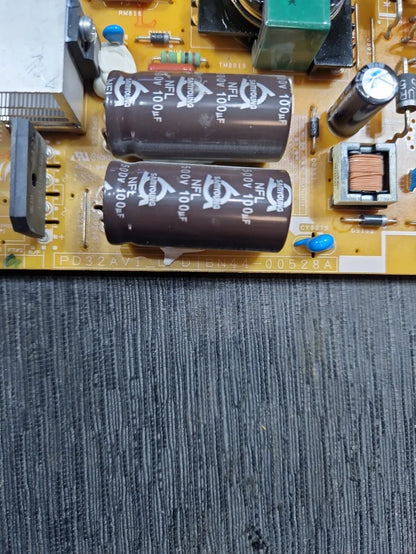 Fuente BN44-00528A